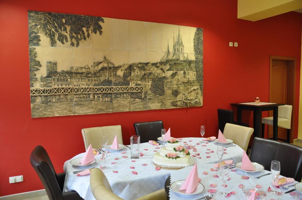 Hotel U Radnice Louny Dış mekan fotoğraf